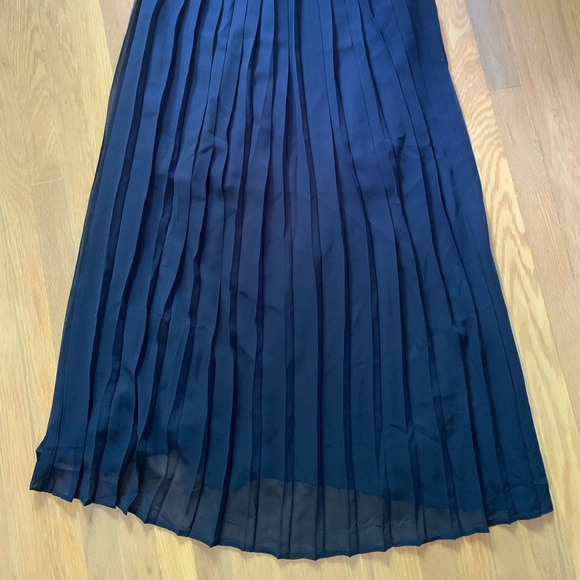 NEW - BCBG navy blue maxi pleated skirt - Picture 3 of 5